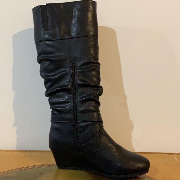 Black Boots - Picture 7 of 9